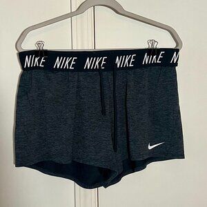 Nike Women’s Plus Flex Attack Training Shorts – Size XL
